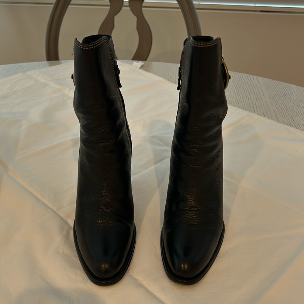 Coach, size 6, Black